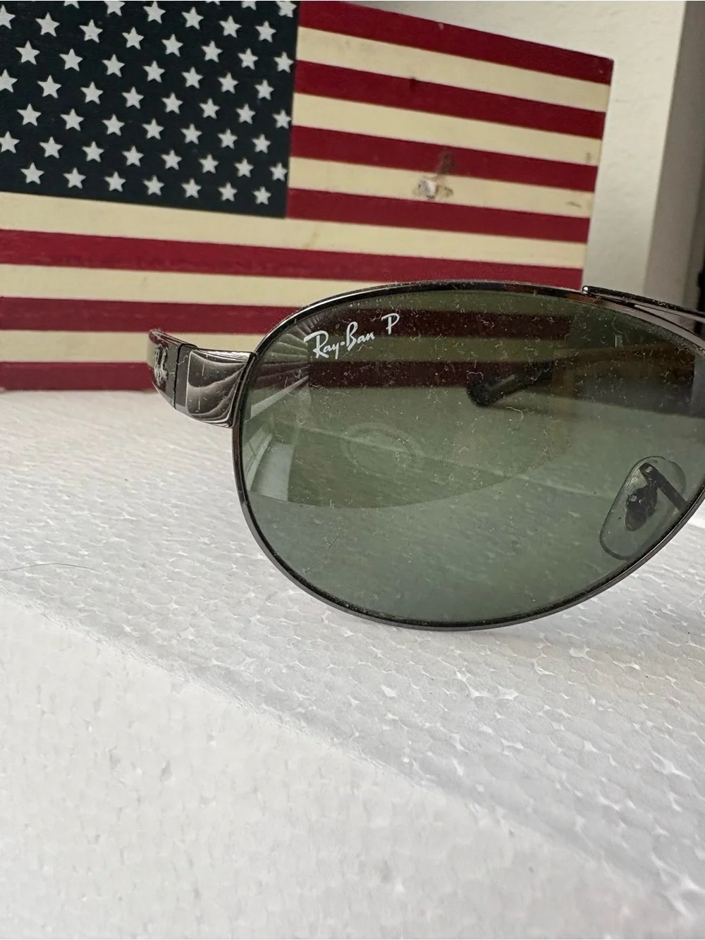 Ray-Ban Black Frame Aviator Sunglasses - Sleek Metal